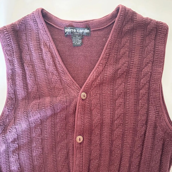 https://www.etsy.com/ca/listing/1792906158/vintage-pierre-cardin-burgundy-knitte - Picture 2 of 5
